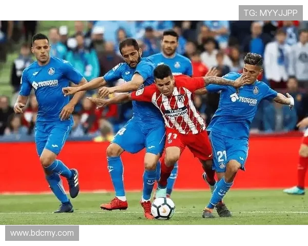 阿拉维斯与比利亚雷争夺西甲荣耀 双方全力拼搏争取胜利